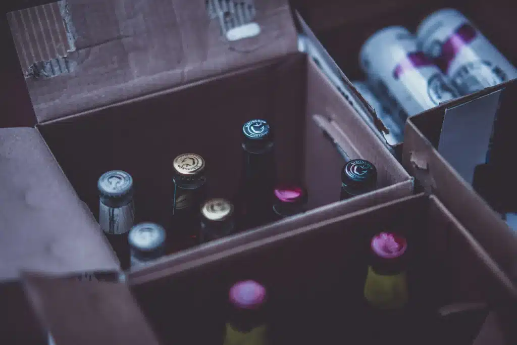 cajas para botellas de vino en almacén